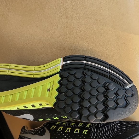 Nike - Picture 5 of 5